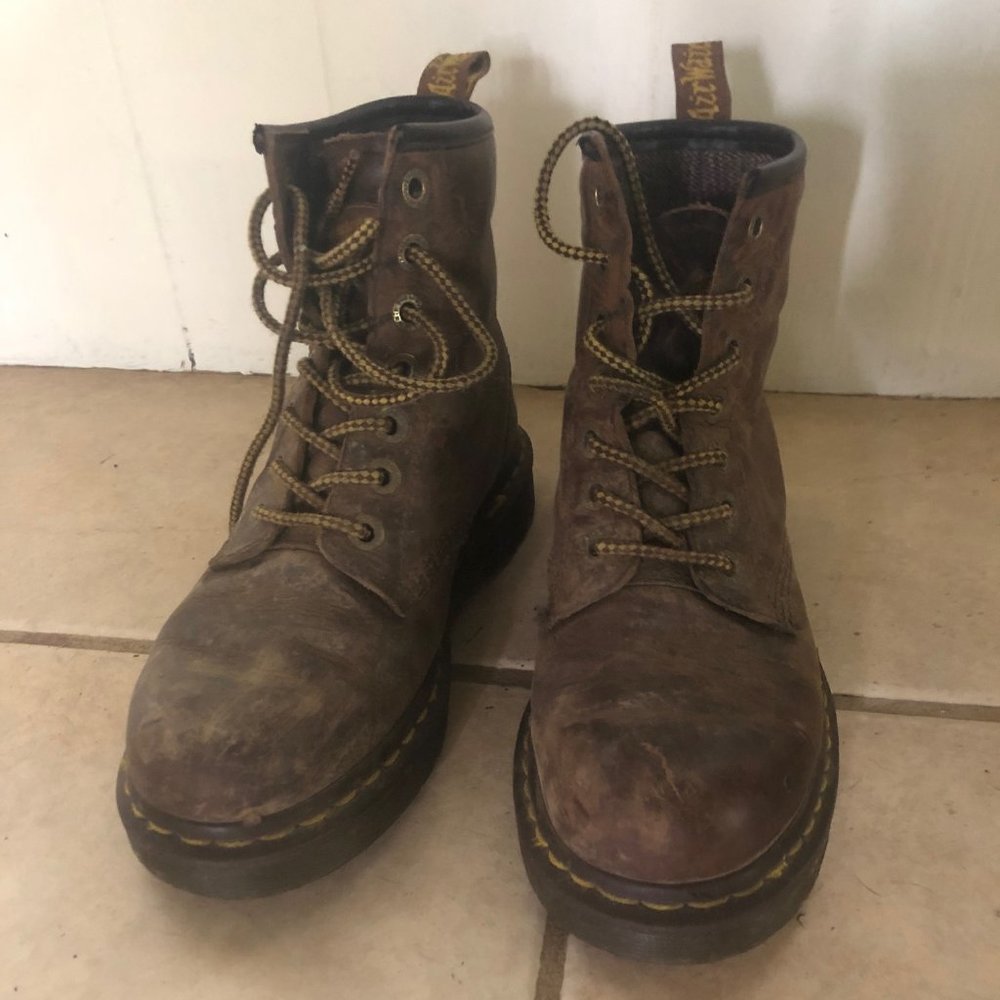 Dr. Marten's 1460 Crazy Leather Lace Ups Size 7